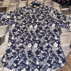 Men’s short sleeve button up